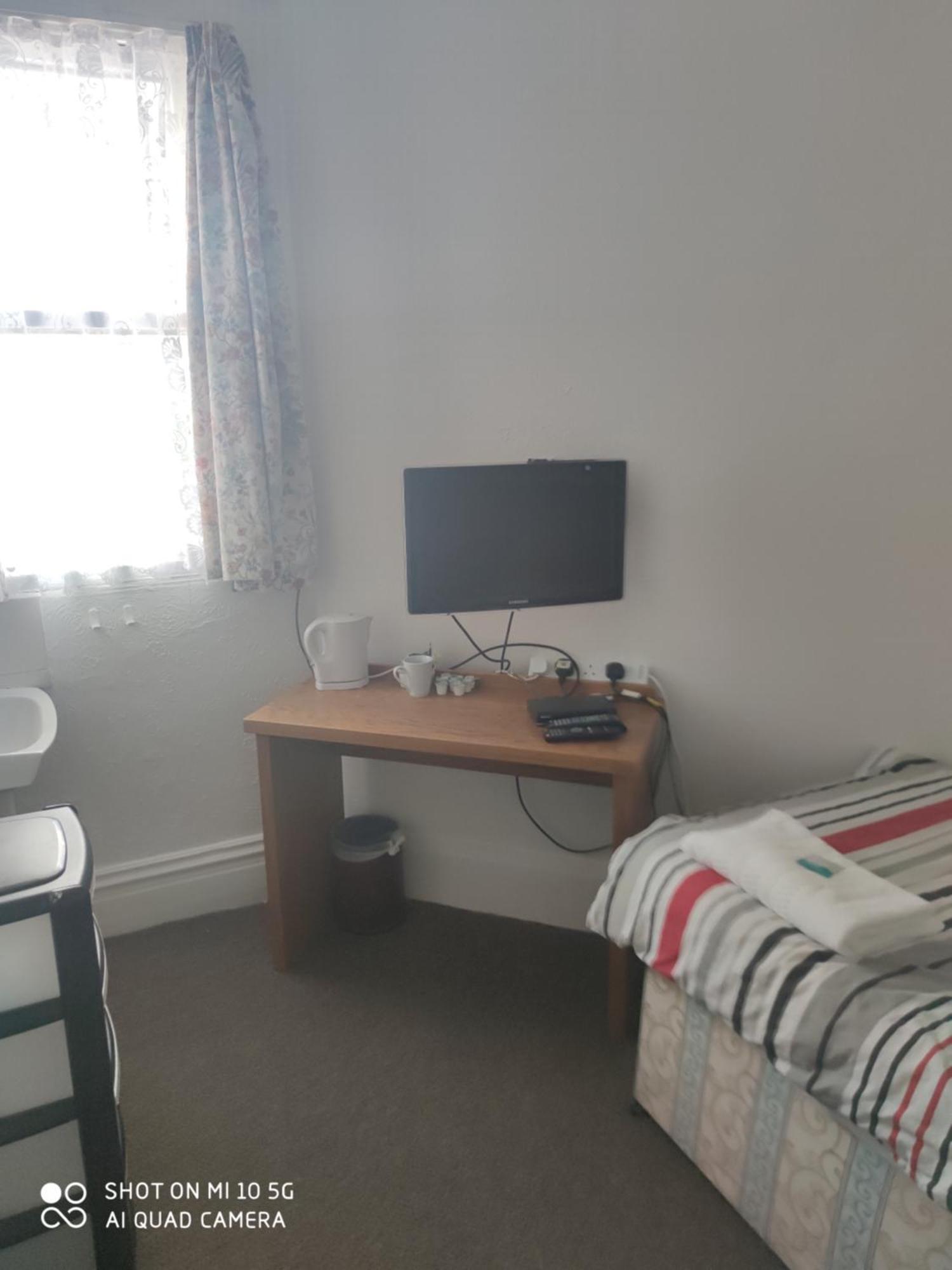 Sussex Lodge Guest House 斯劳 外观 照片