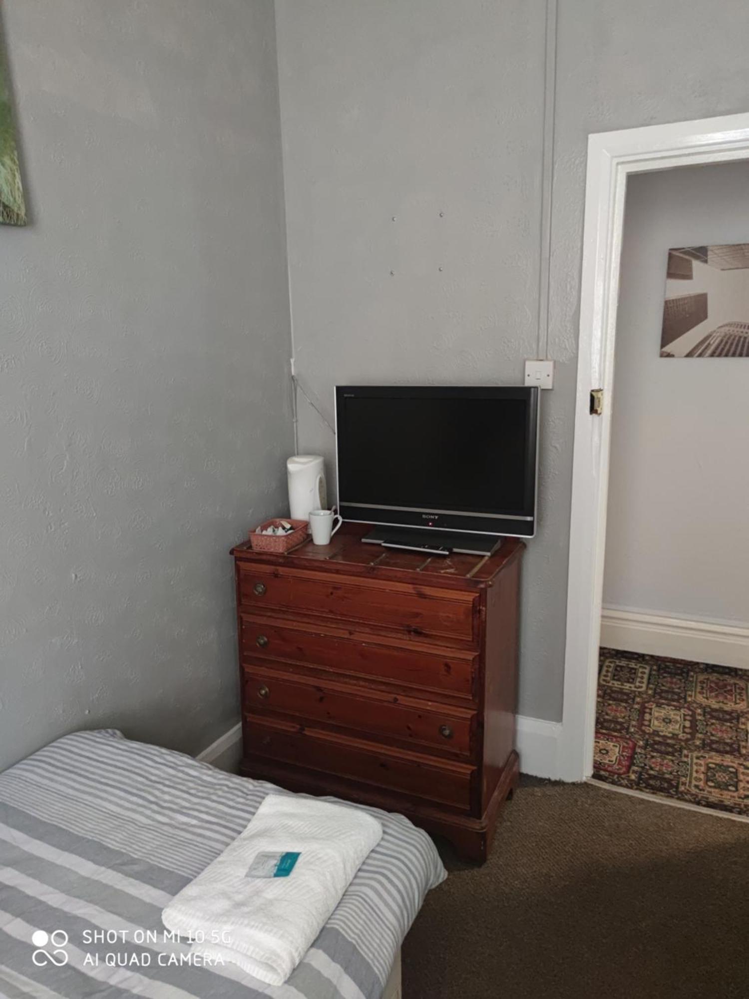Sussex Lodge Guest House 斯劳 外观 照片