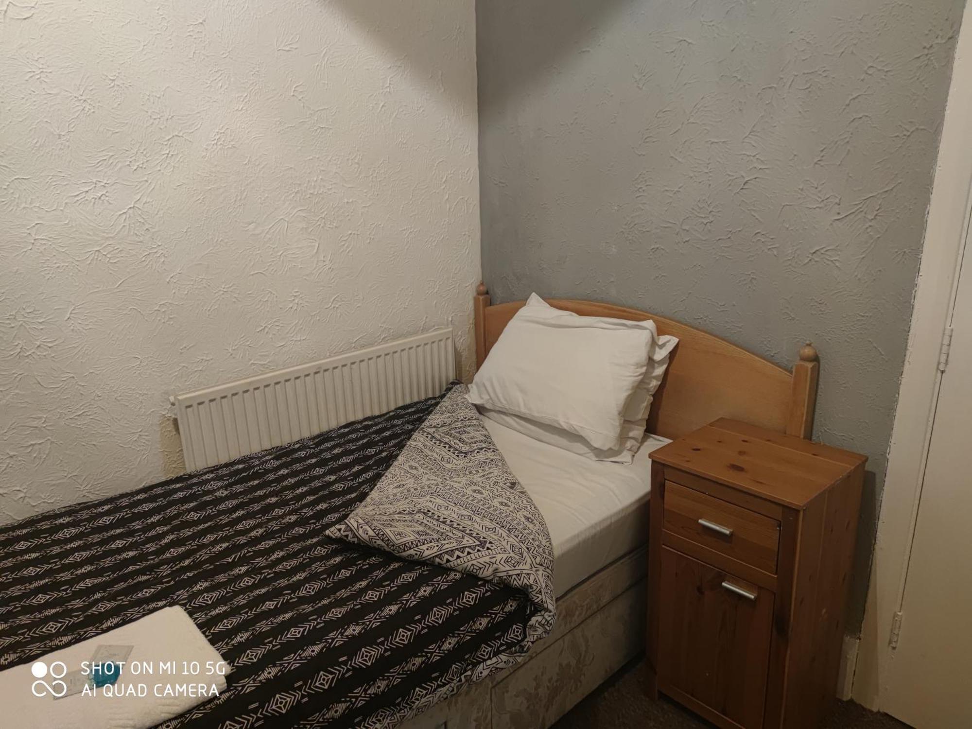 Sussex Lodge Guest House 斯劳 外观 照片