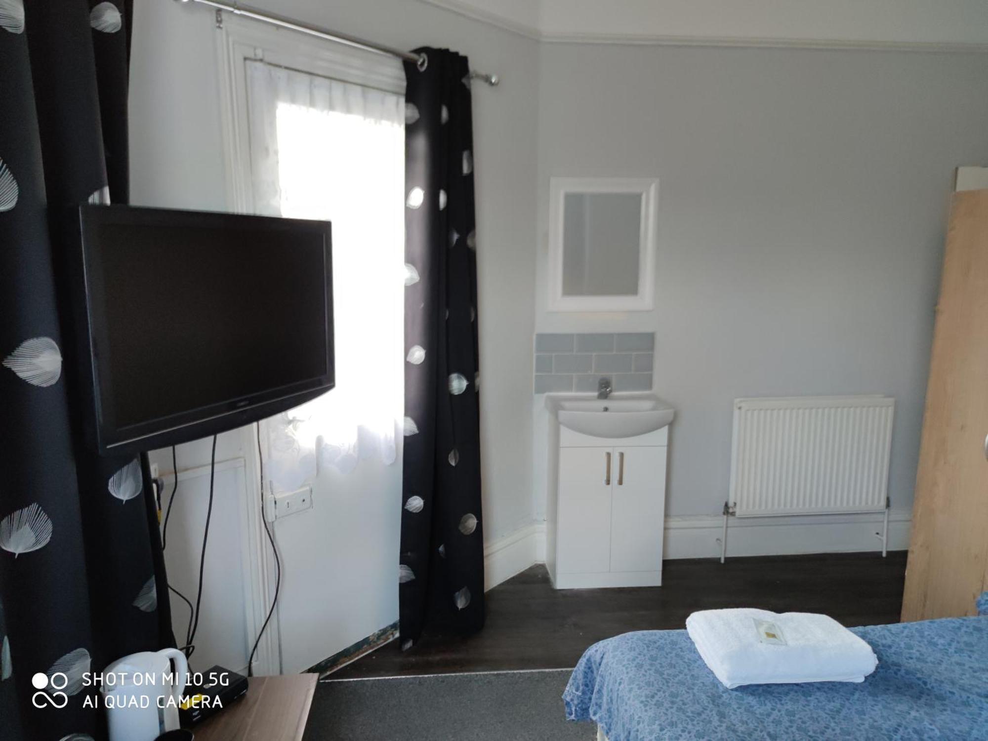 Sussex Lodge Guest House 斯劳 外观 照片