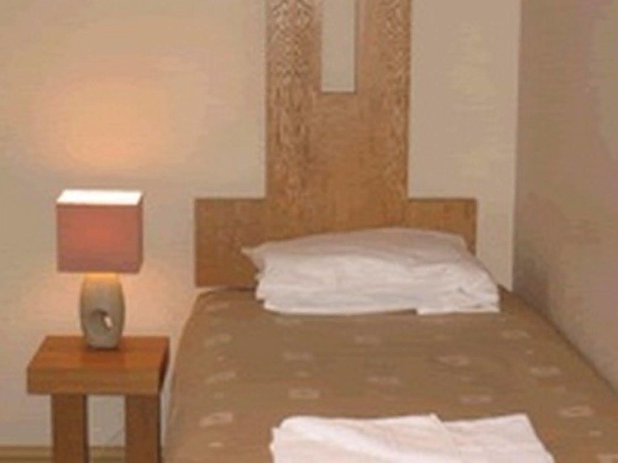 Sussex Lodge Guest House 斯劳 外观 照片